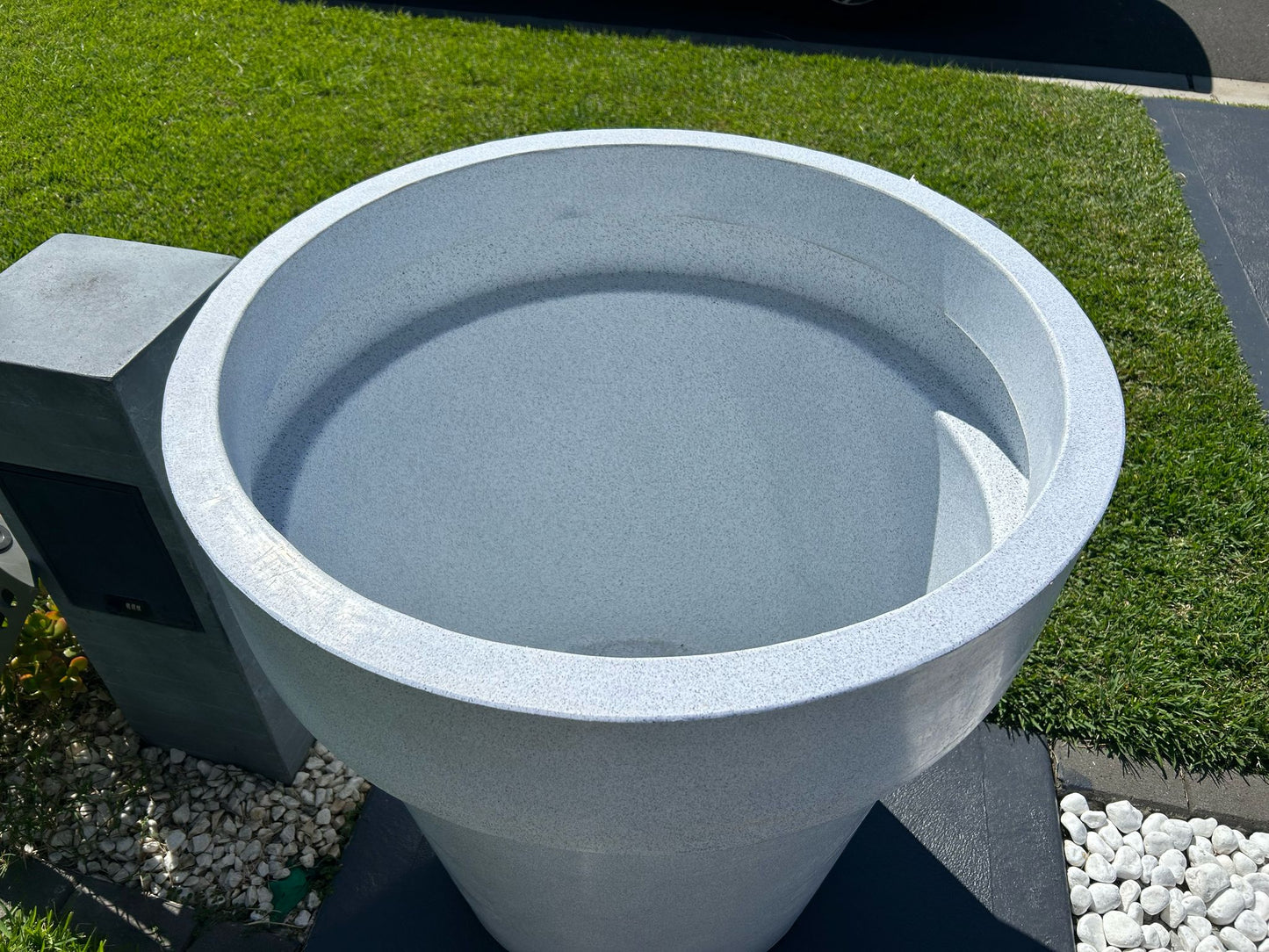 Stemma Planter - Elegant & magnificent crown like top Pot