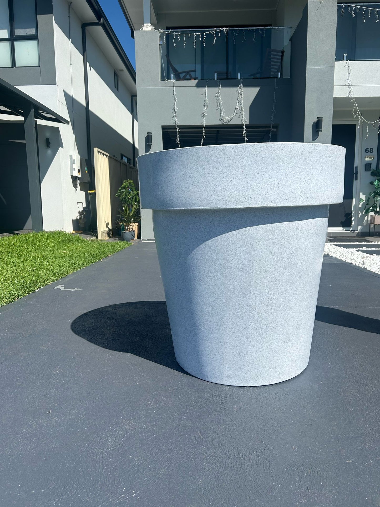 Stemma Planter - Elegant & magnificent crown like top Pot