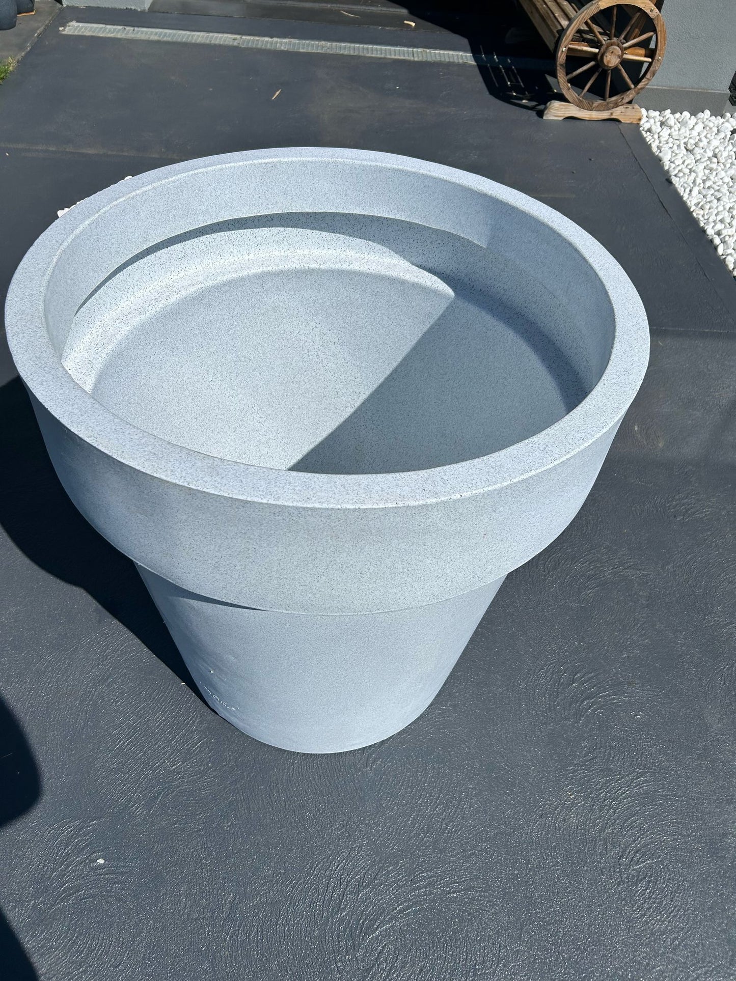 Stemma Planter - Elegant & magnificent crown like top Pot
